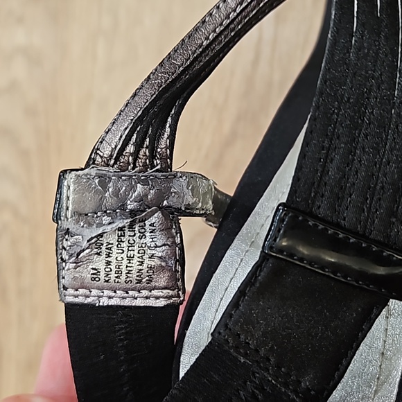 Kenneth Cole Reaction Know Way Satin T Strap Black Heels. SIZE 8 - Picture 3 of 6